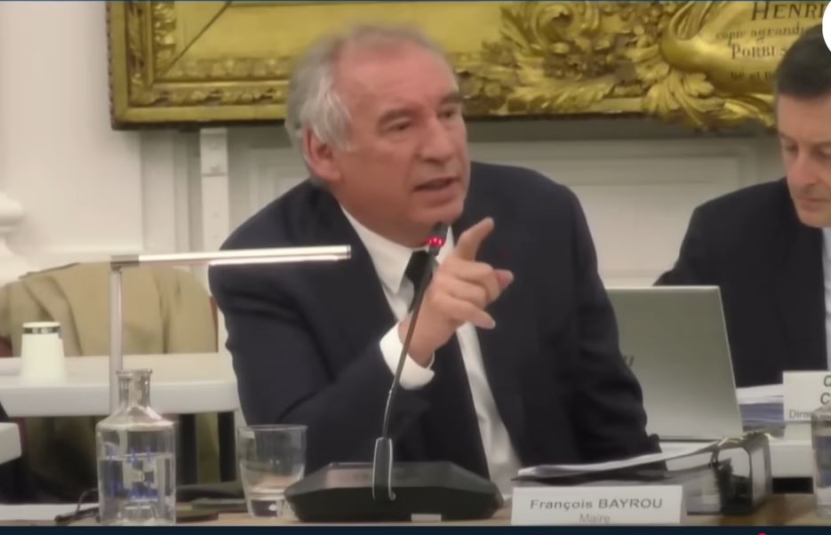 Polémique fortune de François Bayrou